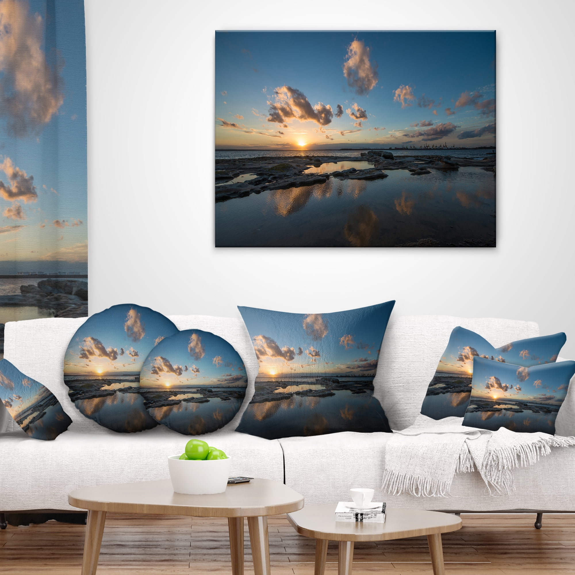 Designart Sunset at La Perhouse Beach - Seascape Throw Pillow - 18x18