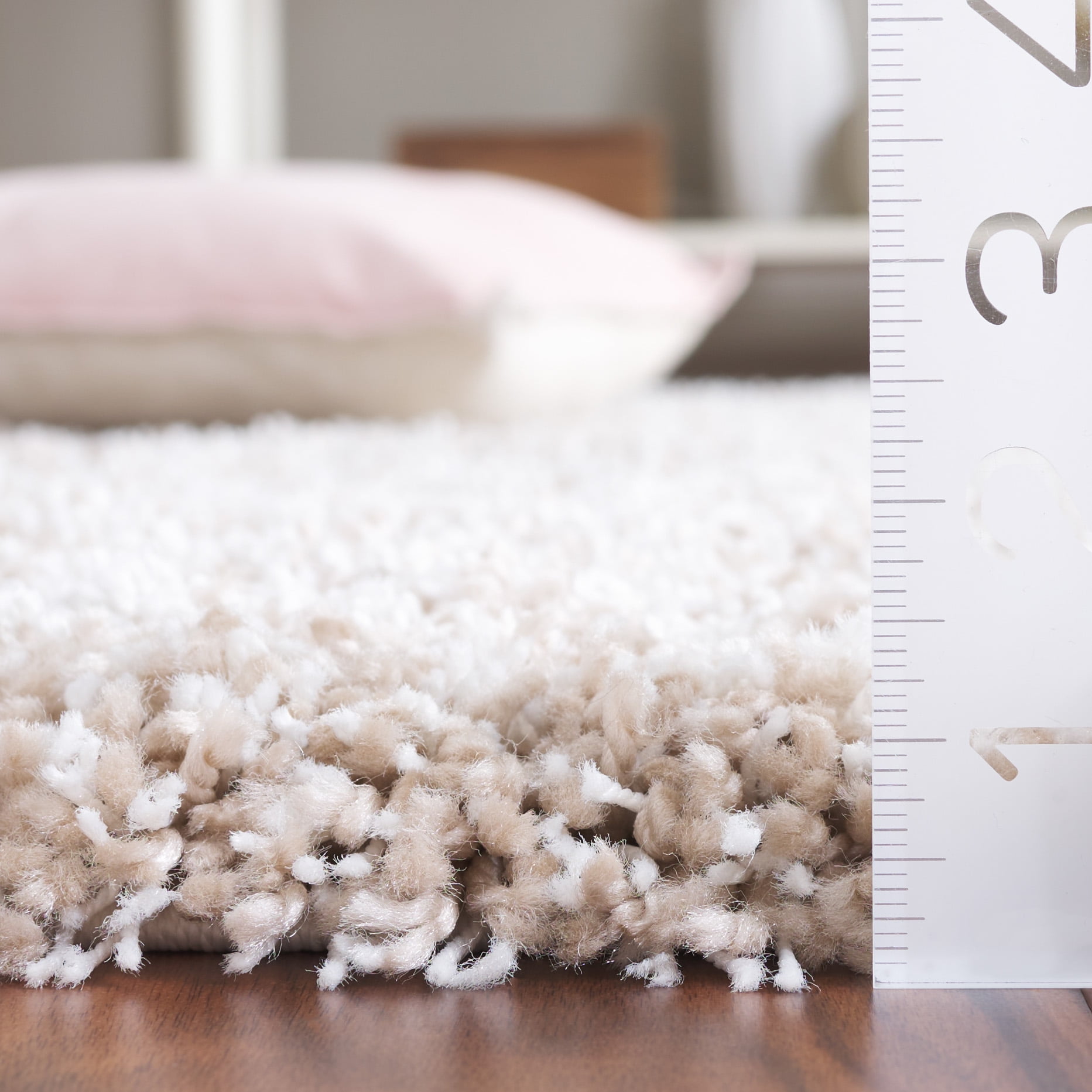 SAFAVIEH California Plush Solid Shag Area Rug, Beige, 5'3" x 5'3" Square - Modern Design, Beige, Non-Shedding & Easy Cleaning, Ultra Plush Thick Pile, Ideal for Living Room, Bedroom