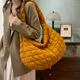 thumbnail image 5 of Bolso de mano de lujo con diseño de nube plateada plisada de Corea, bolso cruzado fruncido de diseñador, bolso de hombro de moda 2024, bolsos de mano grandes para mujer, 5 of 5