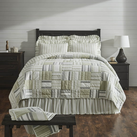 VHC Brands Finders Keepers 3 Piece Quilt Set (1 Queen Quilt, 2 Standard Shams)