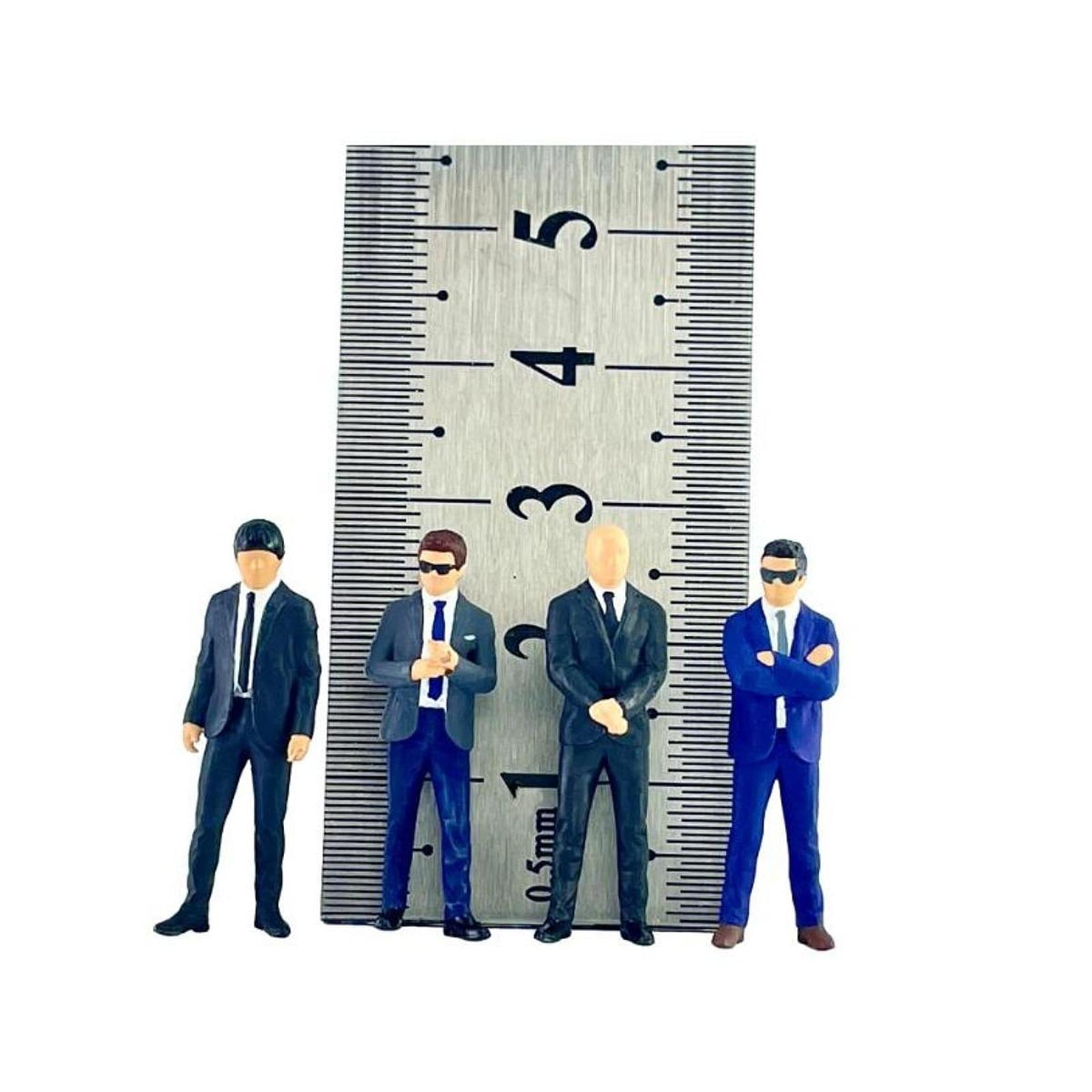QccHieUs 4 Pieces People Figurines Mini /64 Scale Collectibles Desktop Ornament Landscape