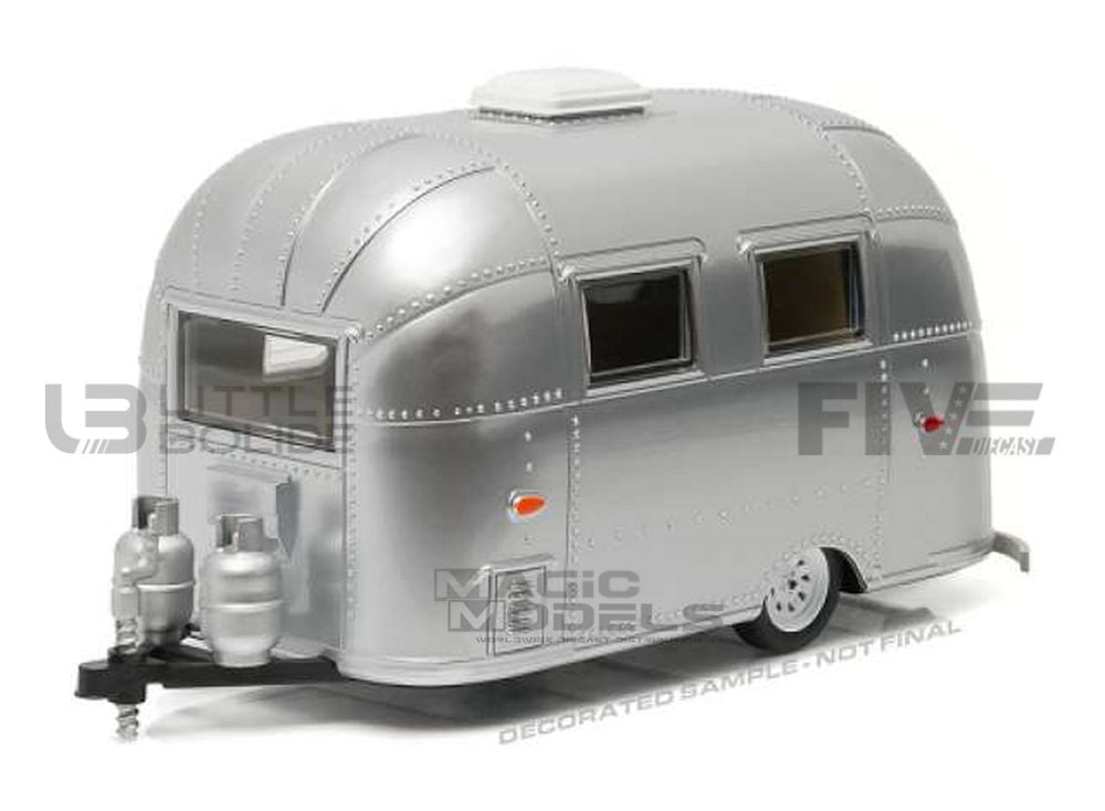 Greenlight 1:24 AIRSTREAM 16` Bambi polished colour silver 