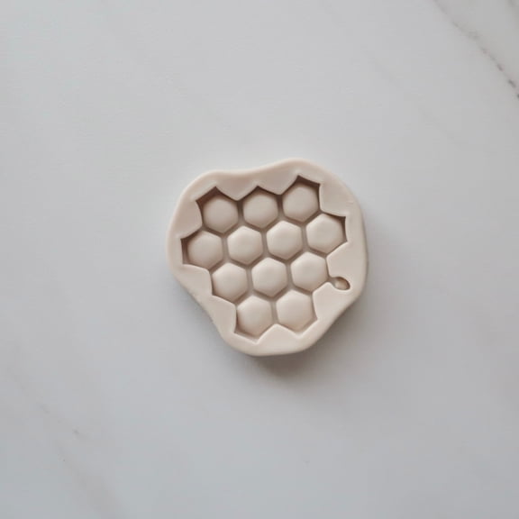 HONEYCOMB BAKING MOLD FOR CUPCAKES, CAKEPOPS, CHOCOLATE STRAWBERRIES, PRETZELS & RICE KRISPIES