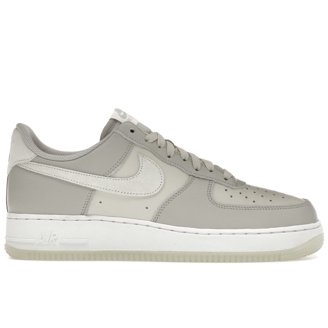 Nike Air Force 1 \'07 LV8 \
