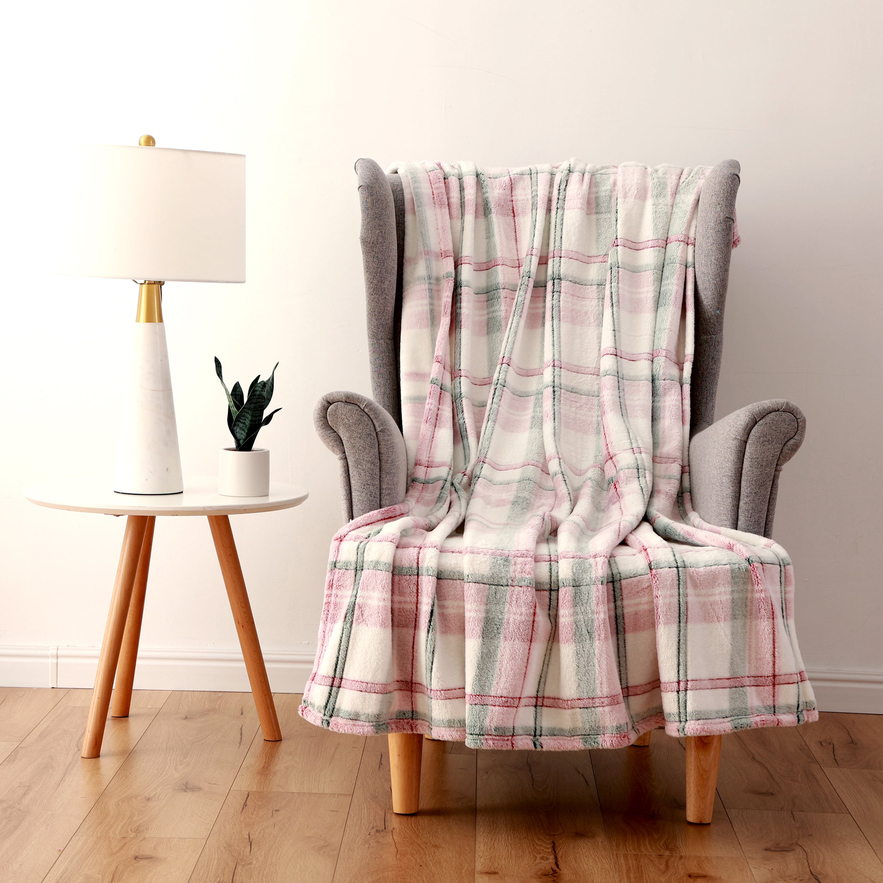 Mainstay Printed Textured Plush Throw 50” x 60” Holiday Plaid