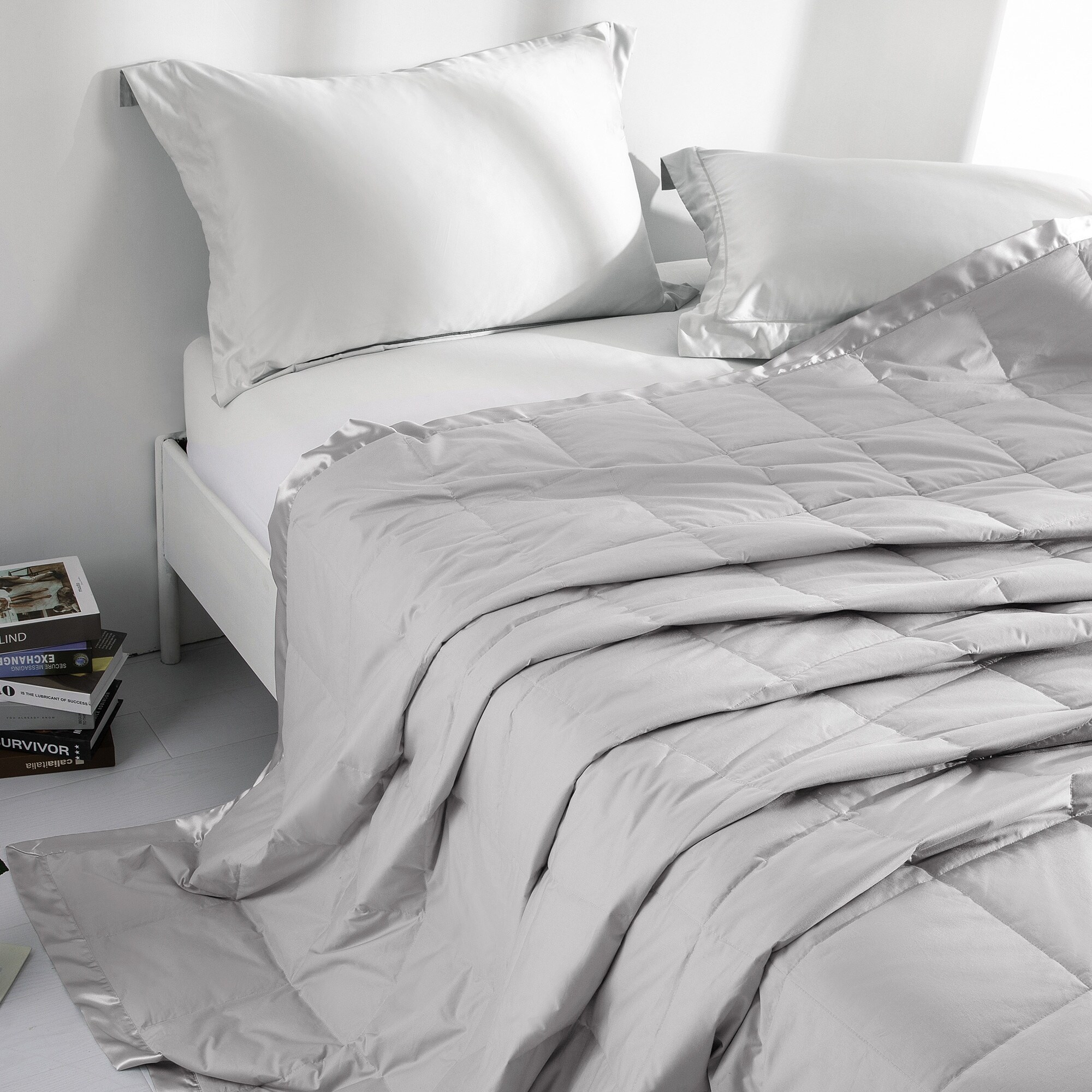 Puredown Ultra Lightweight White Down Blanket Oversize Satin Trim