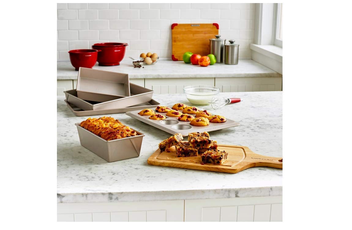 KitchenAid KB6NSO09SG Classic Nonstick 9 Springform Pan Bakeware – Kitchen  Hobby