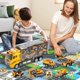 thumbnail image 2 of Juego de camiones de construcción de juguete con tapete de juego para niños de 3 a 8 años, 2 of 7