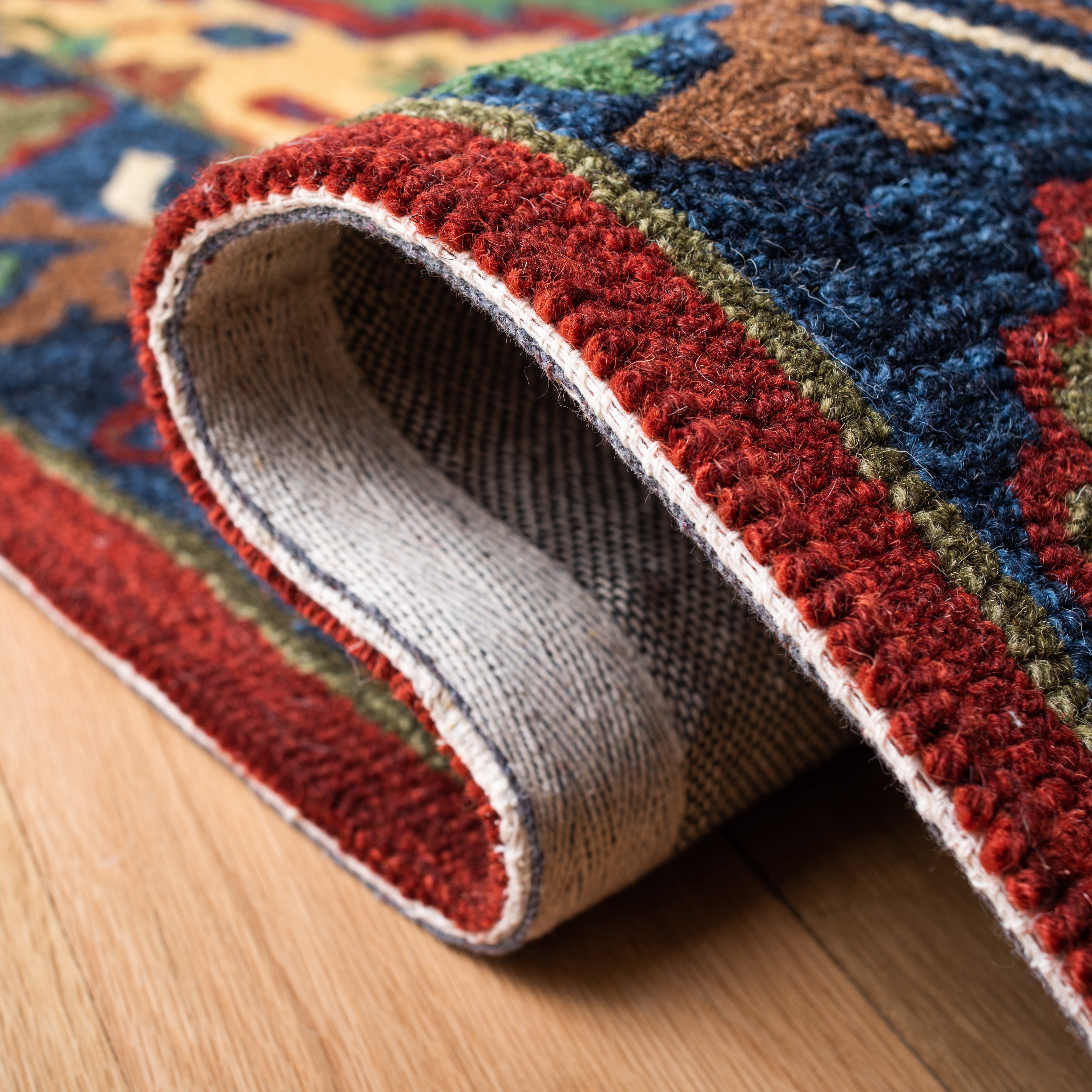SAFAVIEH Heritage Darius Tribal Wool Area Rug, Red/Blue, 6' x 6' Round
