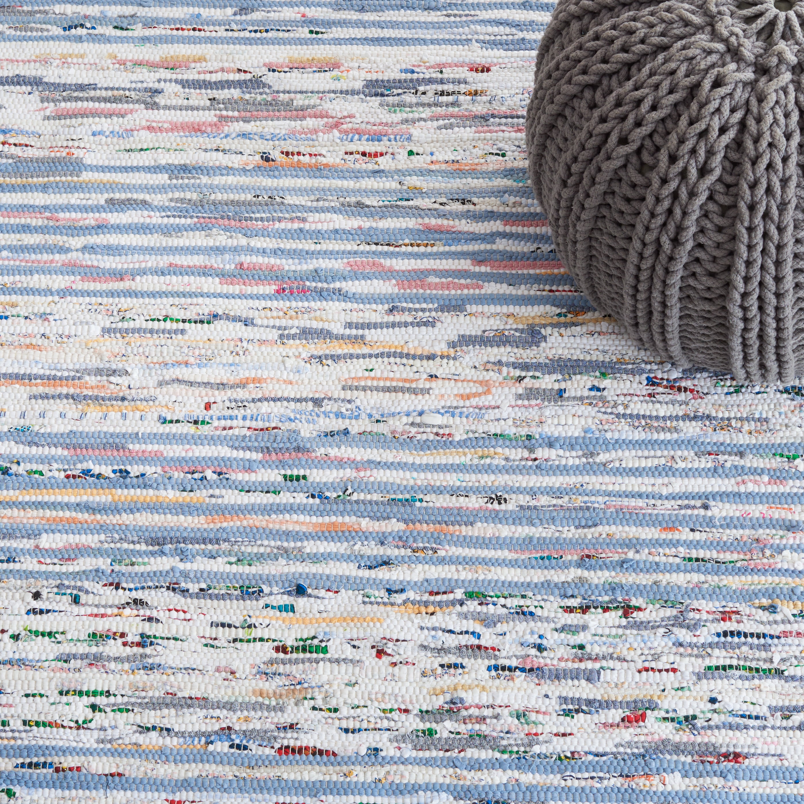 SAFAVIEH Montauk Randa Distressed Area Rug, Blue/Ivory, 5' x 8'