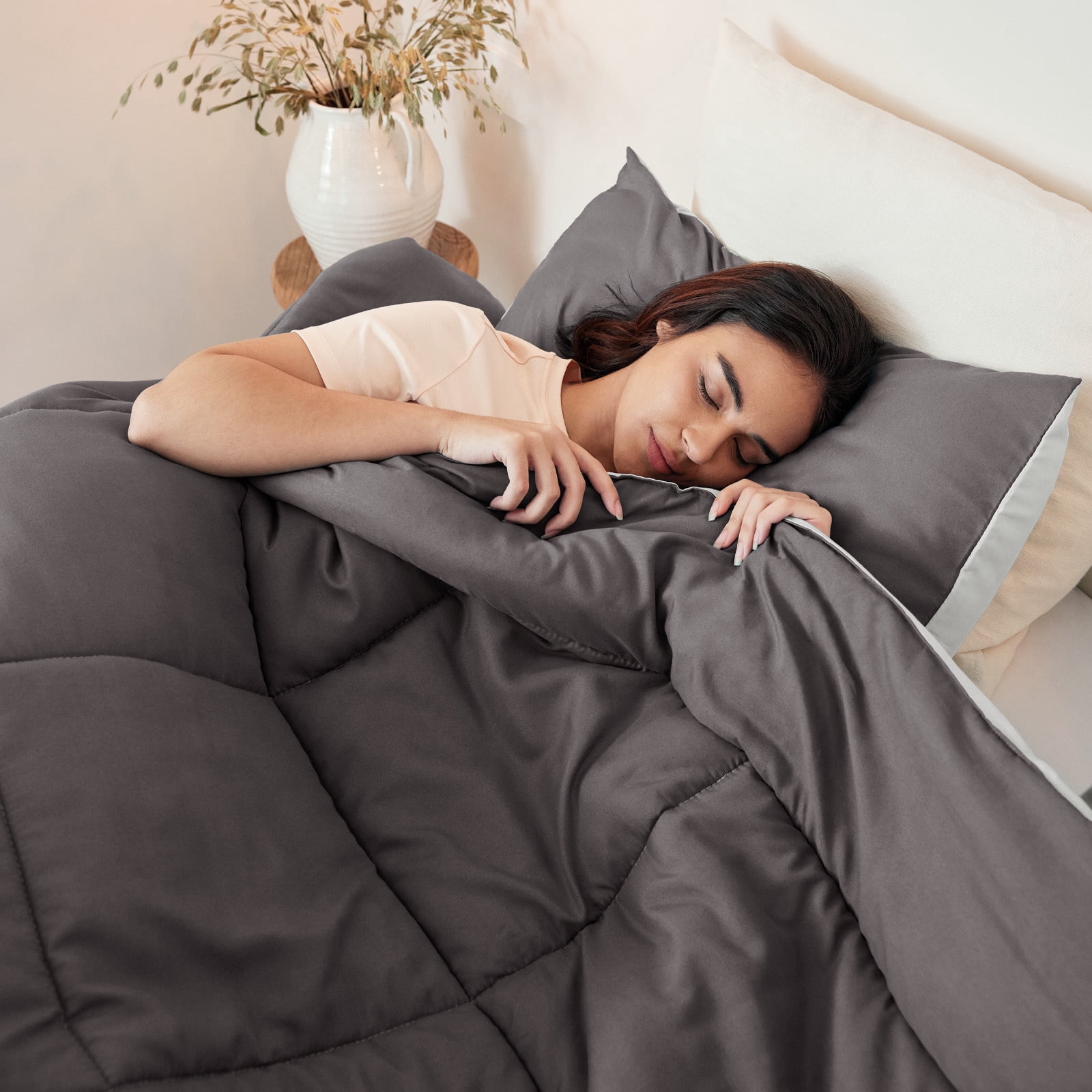 Exclusivo Mezcla Lightweight Reversible 3-Piece Comforter Set All Seasons, Down Alternative Comforter with 2 Pillow Shams, King Size, Grey
