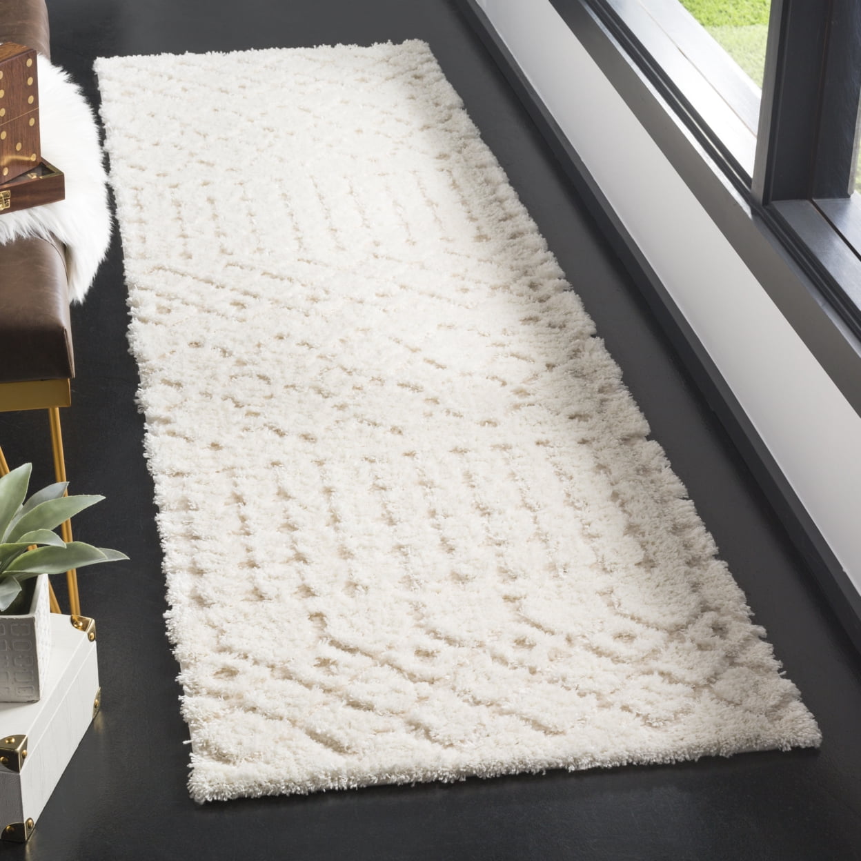 SAFAVIEH Sparta Stewart Geometric Polyester Shag Runner Rug, Cream, 2'3" x 8'