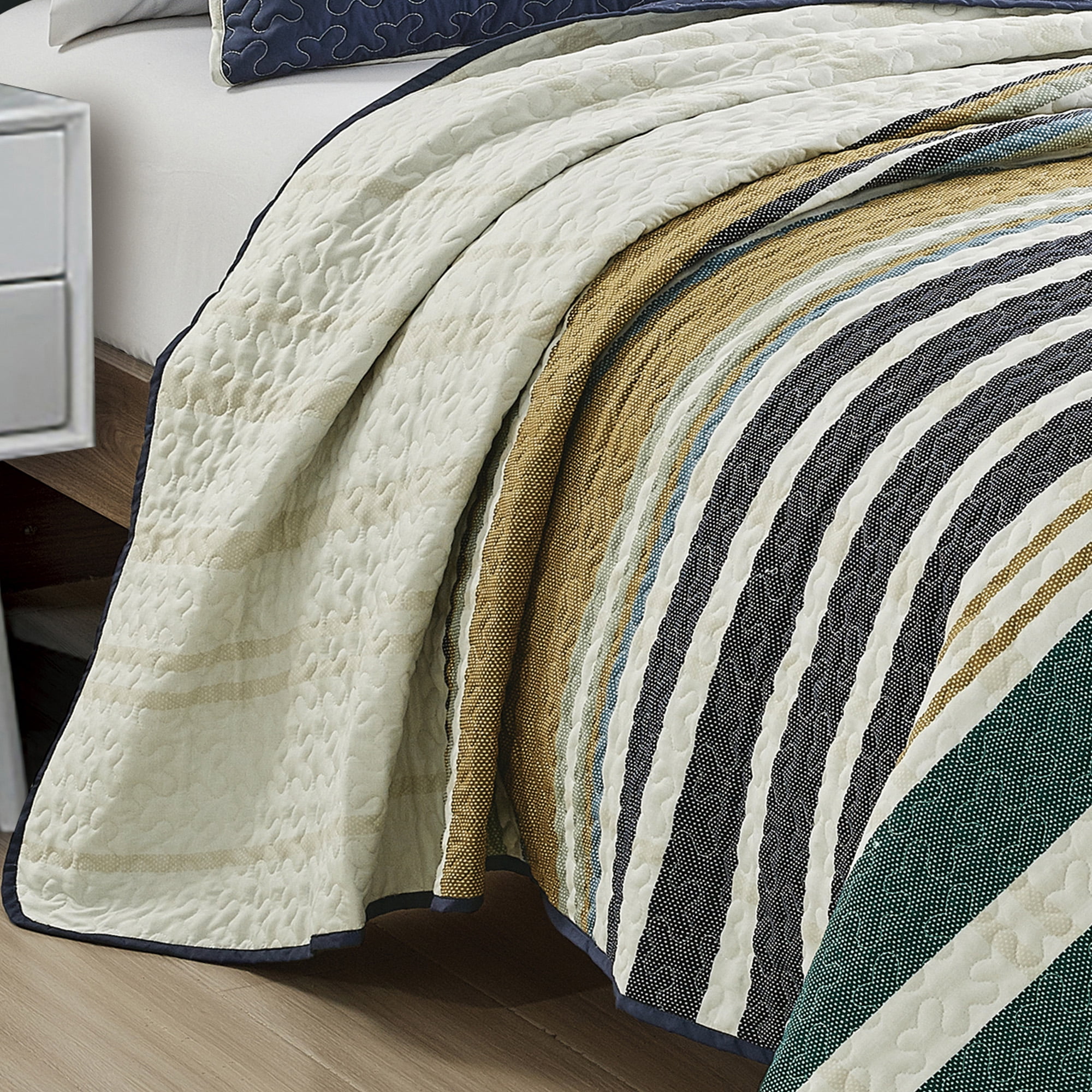 Evjk 3-Piece Decorative Lightweight Bedspread Set – Durable, Microfiber with Decorative Print, QUEEN