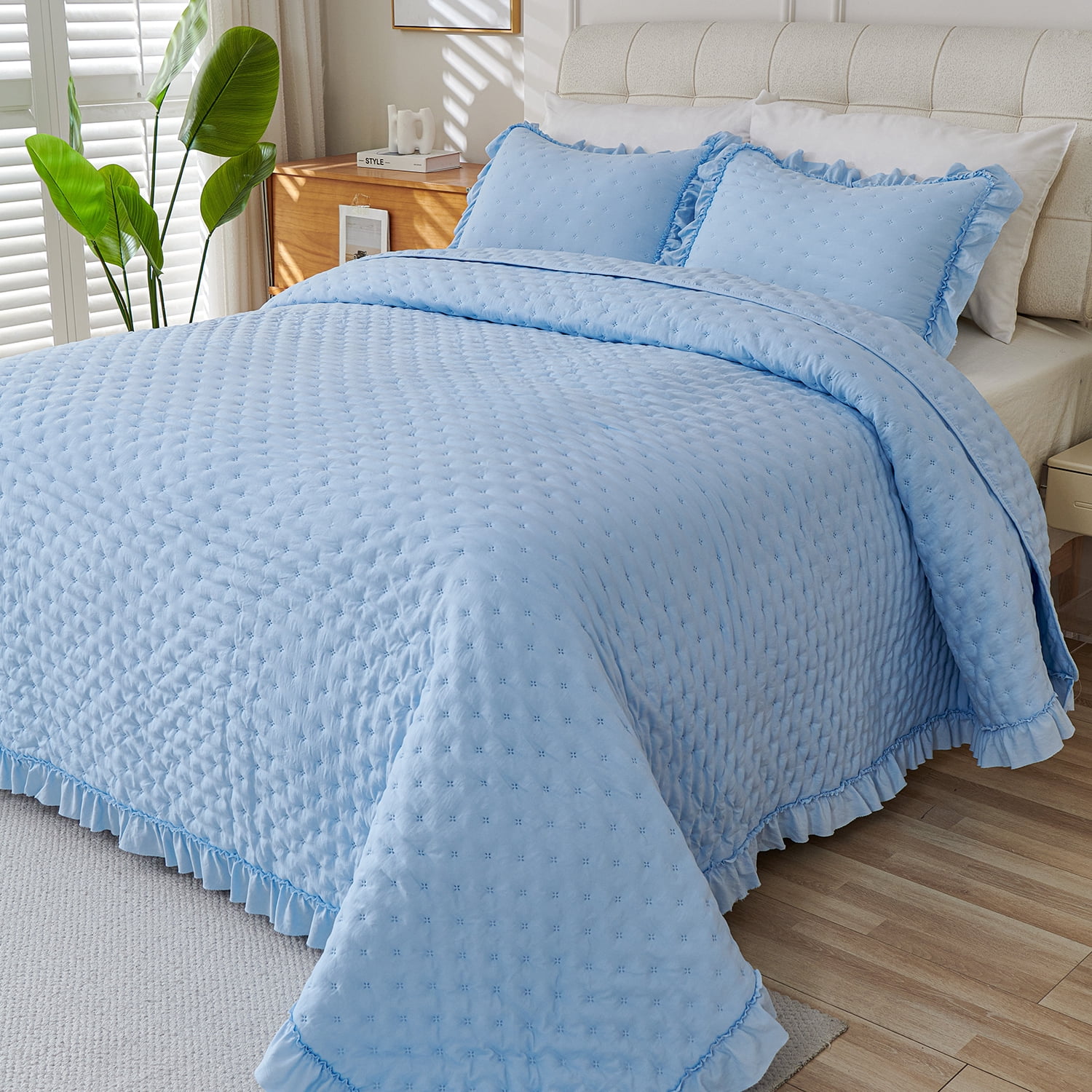 Evenhug 3-Piece Oversized King Quilt Set Soft Ruffled Bedding Set Lightweight Microfiber Ultrasonic Bedspread With Shams Suitable All Season(Blue,116"x102")