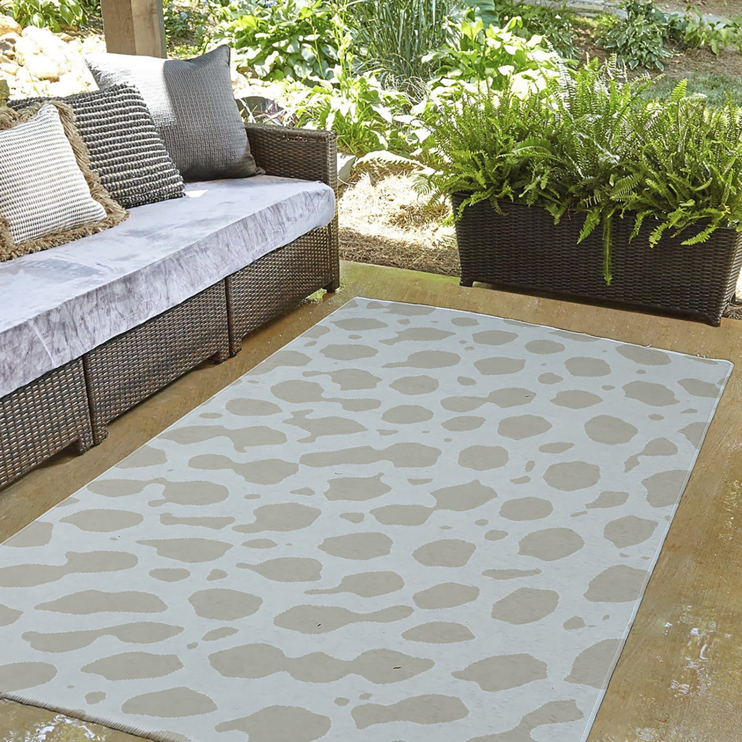 3' x 5' Simply Daisy Leopard Pattern Modern & Contemporary Chenille Area Rug, Tan