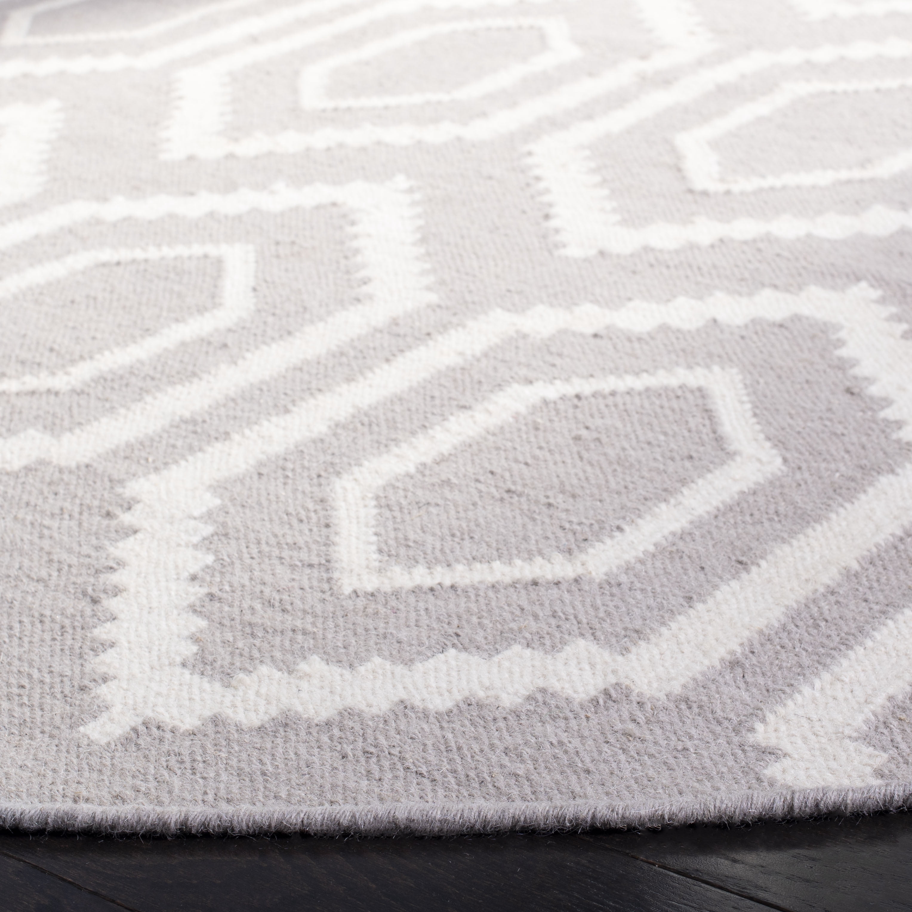 Safavieh Dhurries Bianca Geometric Area Rug, Gray/Ivory, 8' x 8' Round