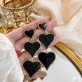 thumbnail image 4 of Pendientes colgantes con forma de corazón negro para mujeres y niñas, 4 of 5