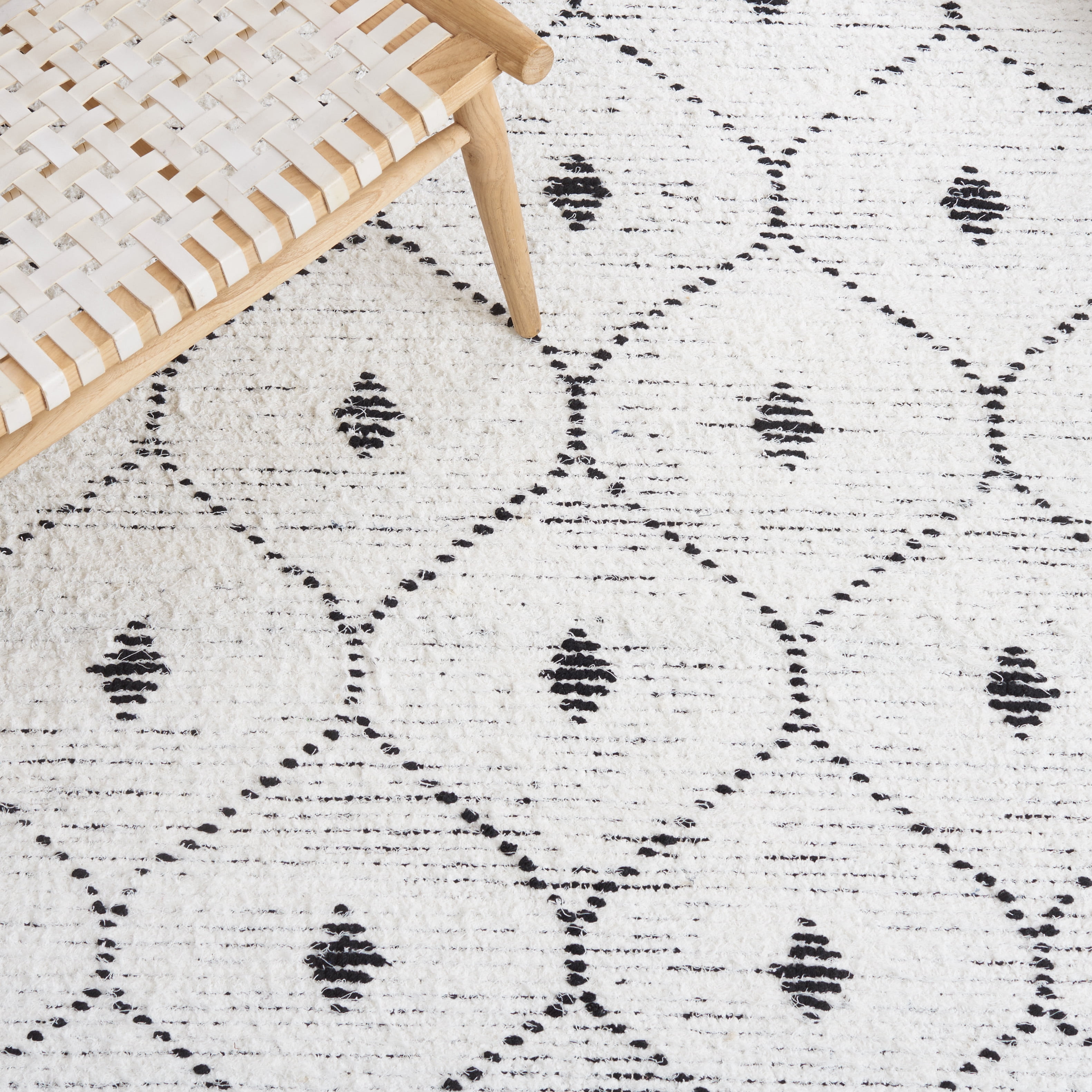 SAFAVIEH Casablanca Dreda Geometric Cotton Area Rug, Ivory/Black, 8' x 10'