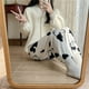 thumbnail image 1 of Pijama de franela de Anime Sanrio para mujer, pantalones flotantes de lana Kawaii en blanco y negro con dibujos animados, moda de otoño, 2023, 1 of 4