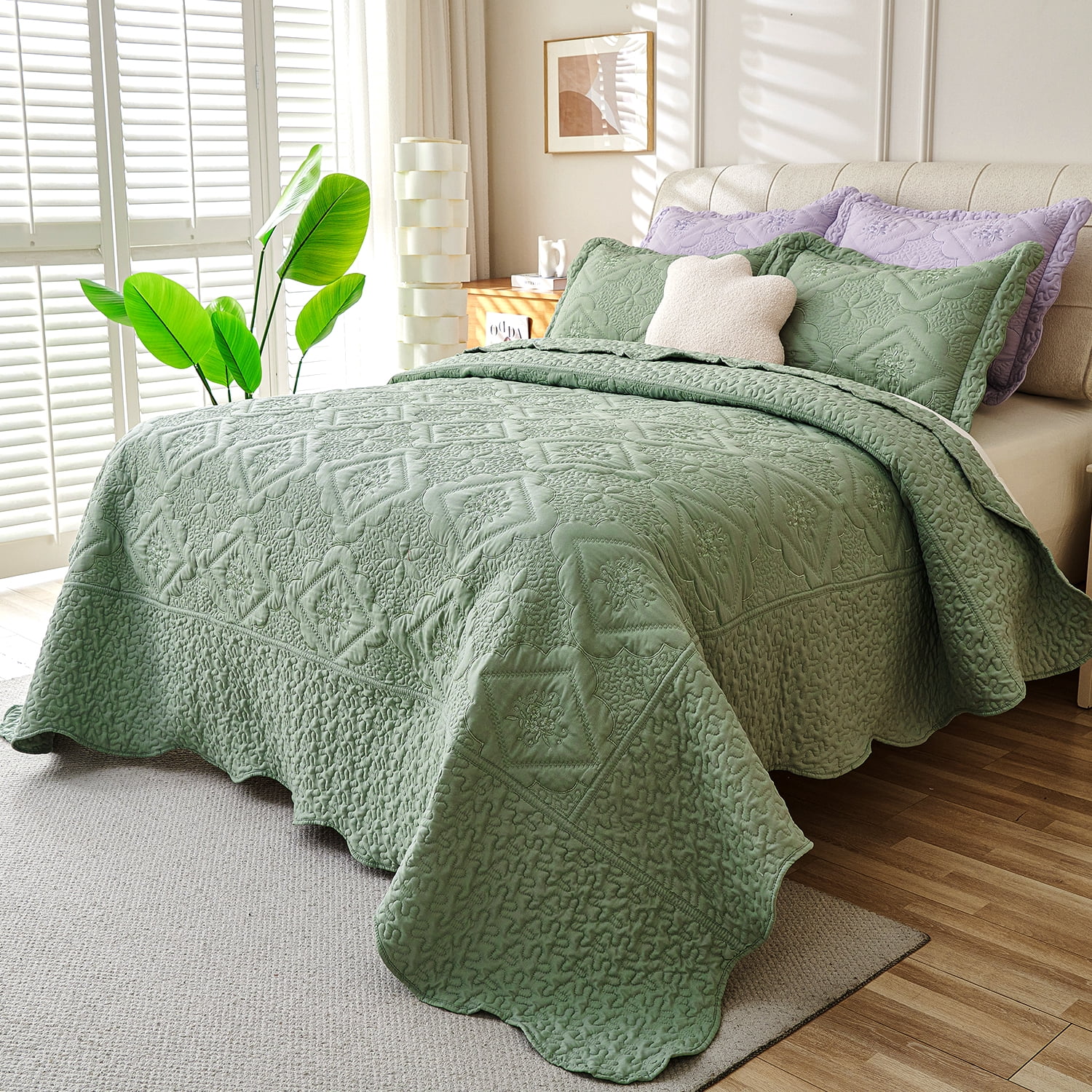 Evenhug Floral Embroidery Quilt Set,3-Piece King Diamond Floral Pattern Bedding Set,Soft Lightweight Bedspread for All Season(Green,102"x90")