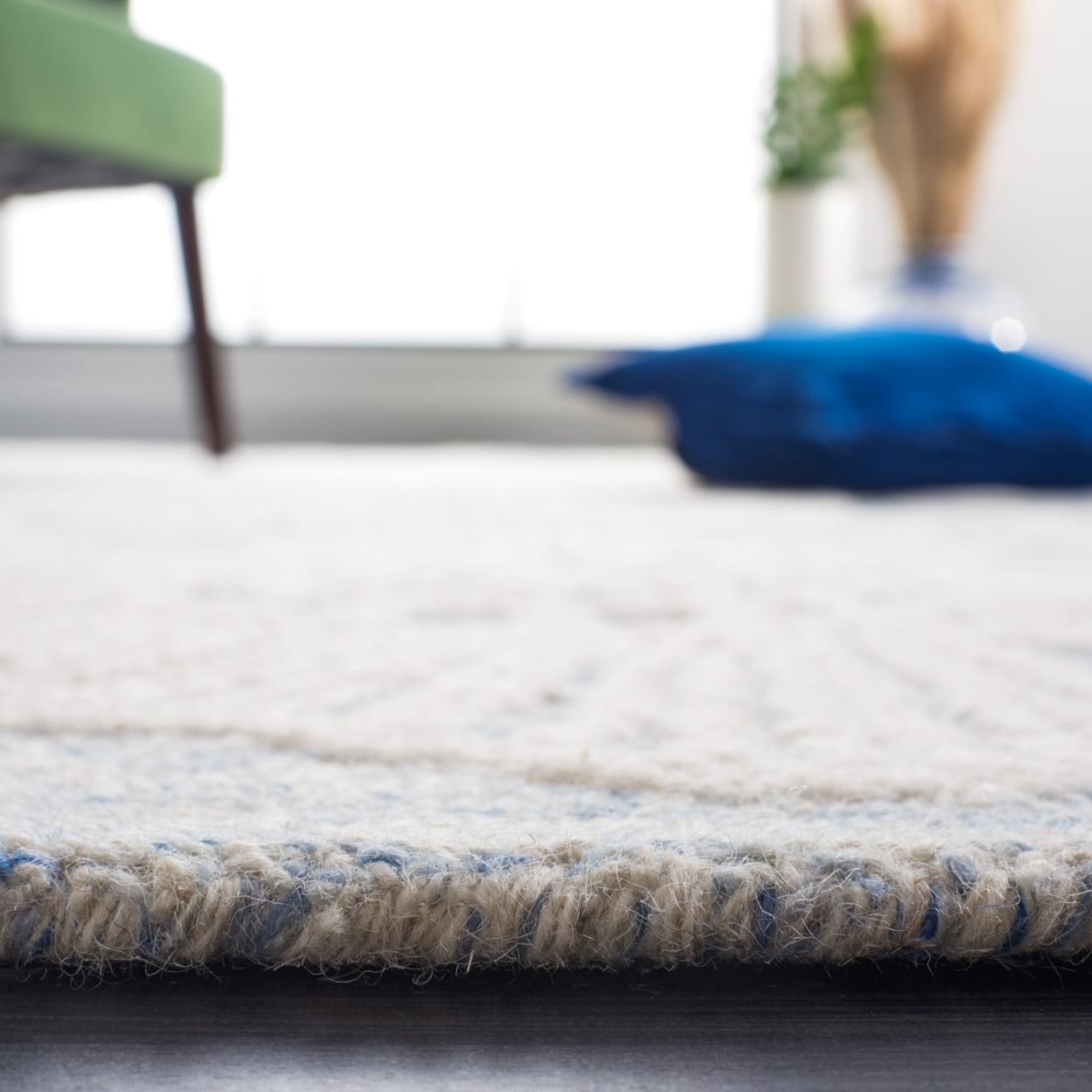 SAFAVIEH Jardin Natalie Floral Wool Area Rug, Blue/Ivory, 3' x 5'
