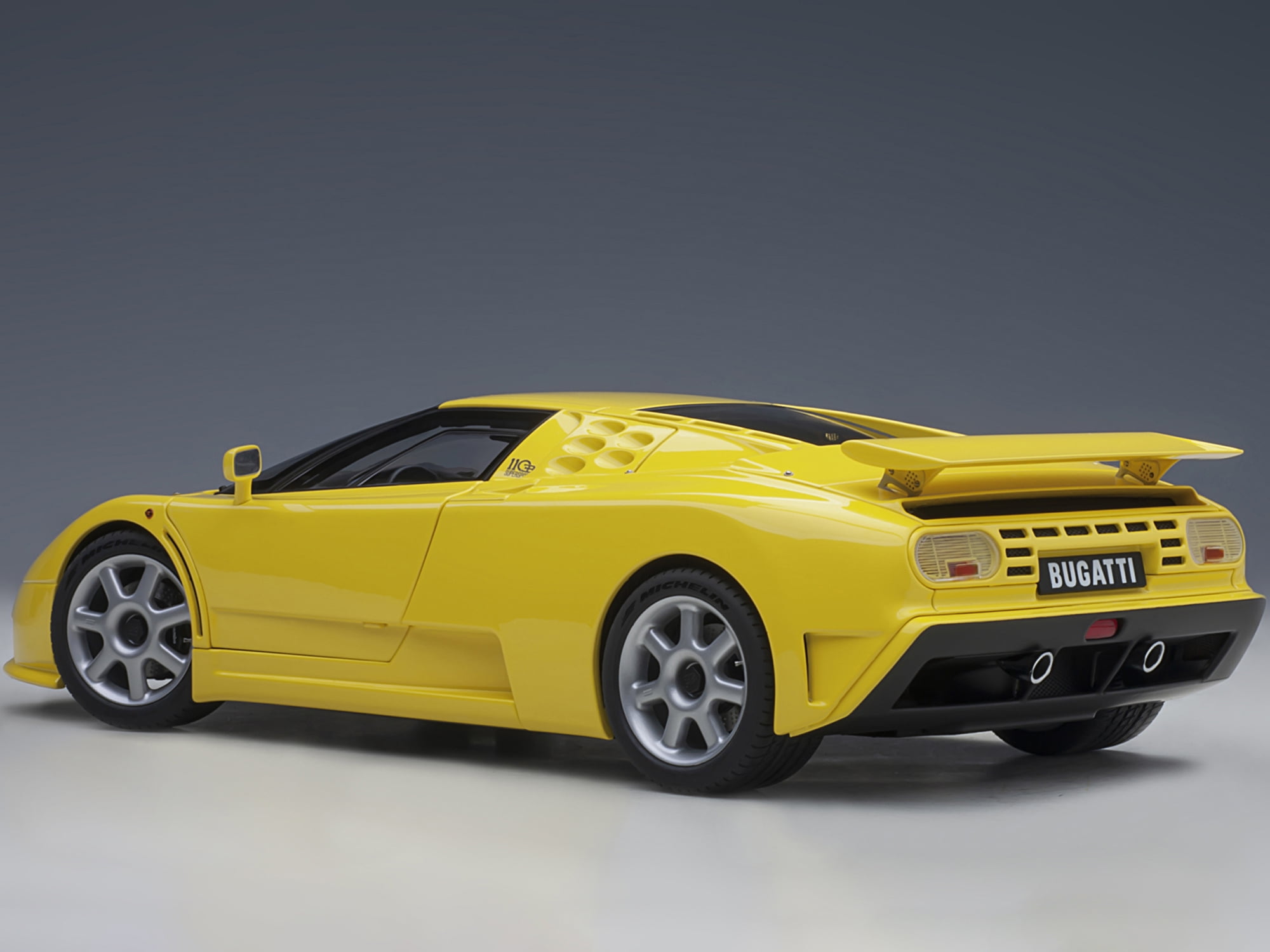 Bugatti イエロー 1/18スケールミニカー Bugatti EB110 SS Super Sport Giallo Bugatti Yellow with