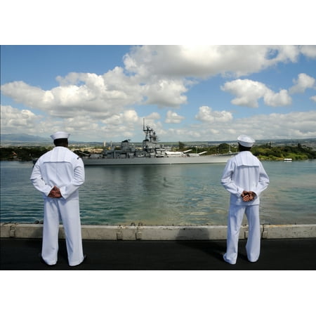 Canvas Print Sailors assigned to the aircraft carrier USS Abraham Lincoln (CVN 72) man the rails as the ship pass Stretched Canvas 10 x