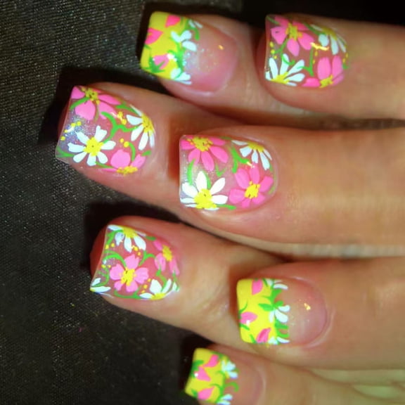 24 Pcs Press On Nails Short Square False Nails With Flower Designs on Nails Manicuer Decors For Elegant Nails Art