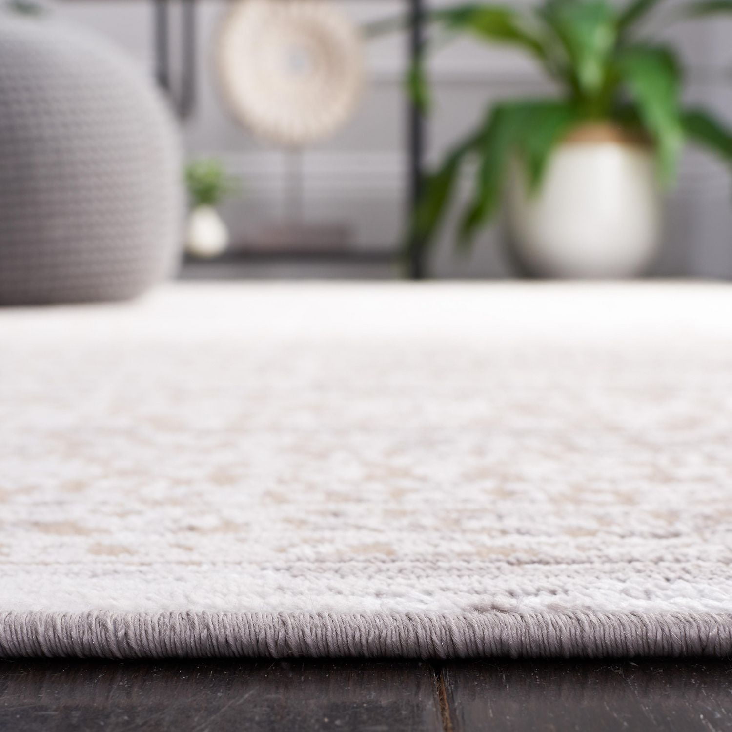 SAFAVIEH Amelia Velda Tapis Abstrait