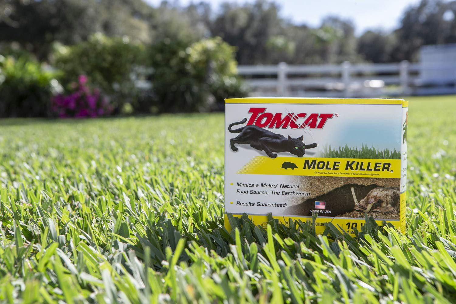 Tomcat Mole Trap - Kill Moles Without Drawing Blood to Protect Your Lawn -  Reusable - Professional Grade, Innovative and Effective Design 