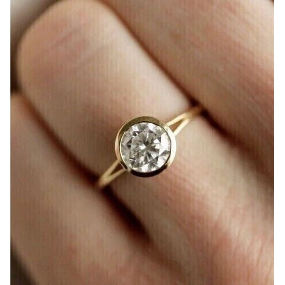 2Ct Round Cut Simulated Diamond Women's Engagement Ring 14K Yellow Gold Plated