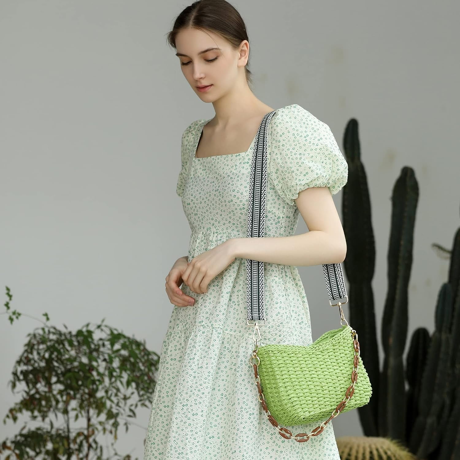 Small Handmade Straw Pocketbook Crossbody Bag for Women, Summer Chic Woven Handbag Shoulder Purse with Chain