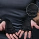 thumbnail image 3 of Guantes de protección para muñecas de medio dedo, guantes de levantamiento de mancuernas, guantes de entrenamiento antilevantamiento, guantes de levantamiento de pesas diseñados para la perfección, 3 of 10
