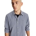 thumbnail image 3 of Camisa Tommy Hilfiger de manga larga de popelina con botones para hombre, 3 of 5