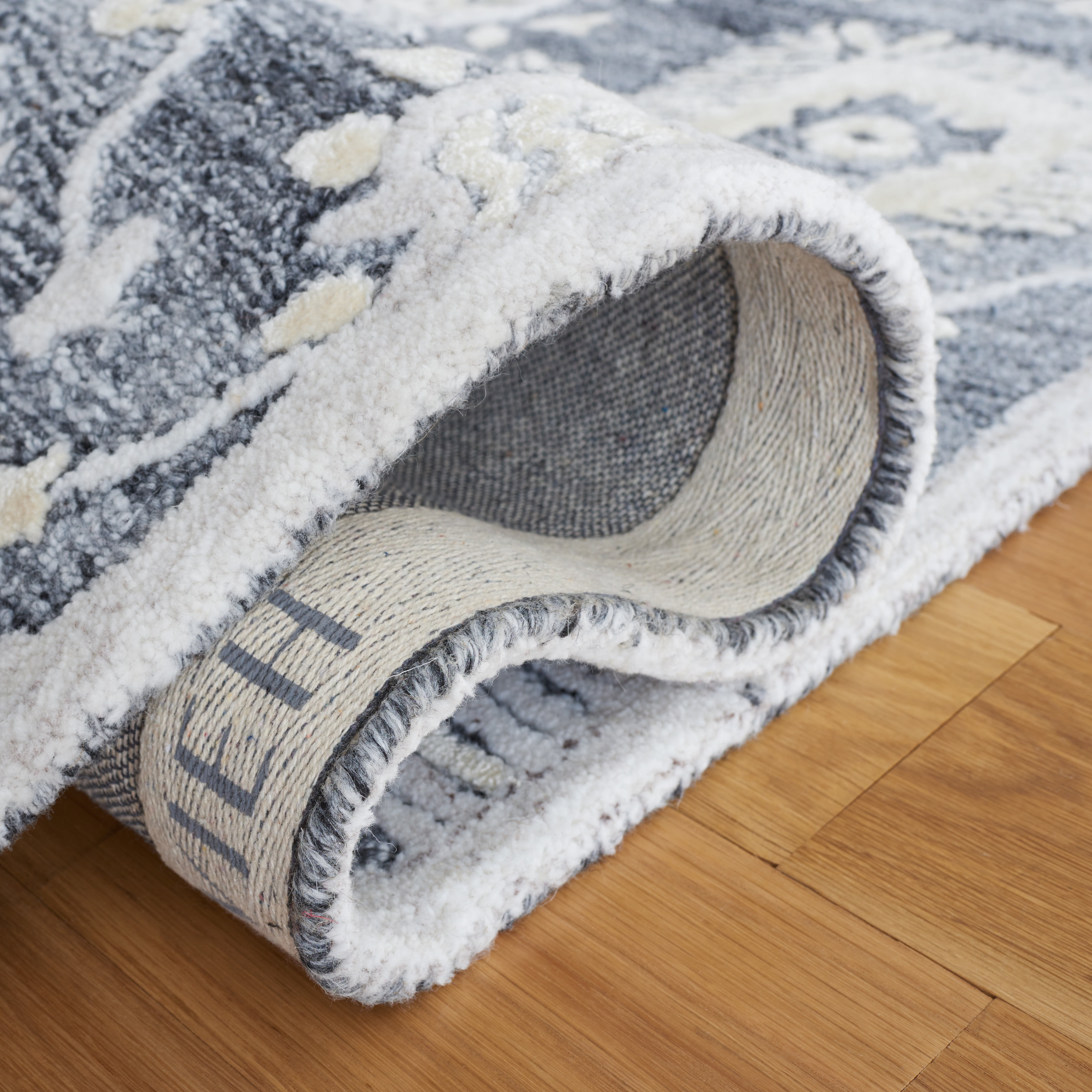 SAFAVIEH Glamour Quinten Floral Runner Rug, Grey/Ivory, 2'3" x 8'