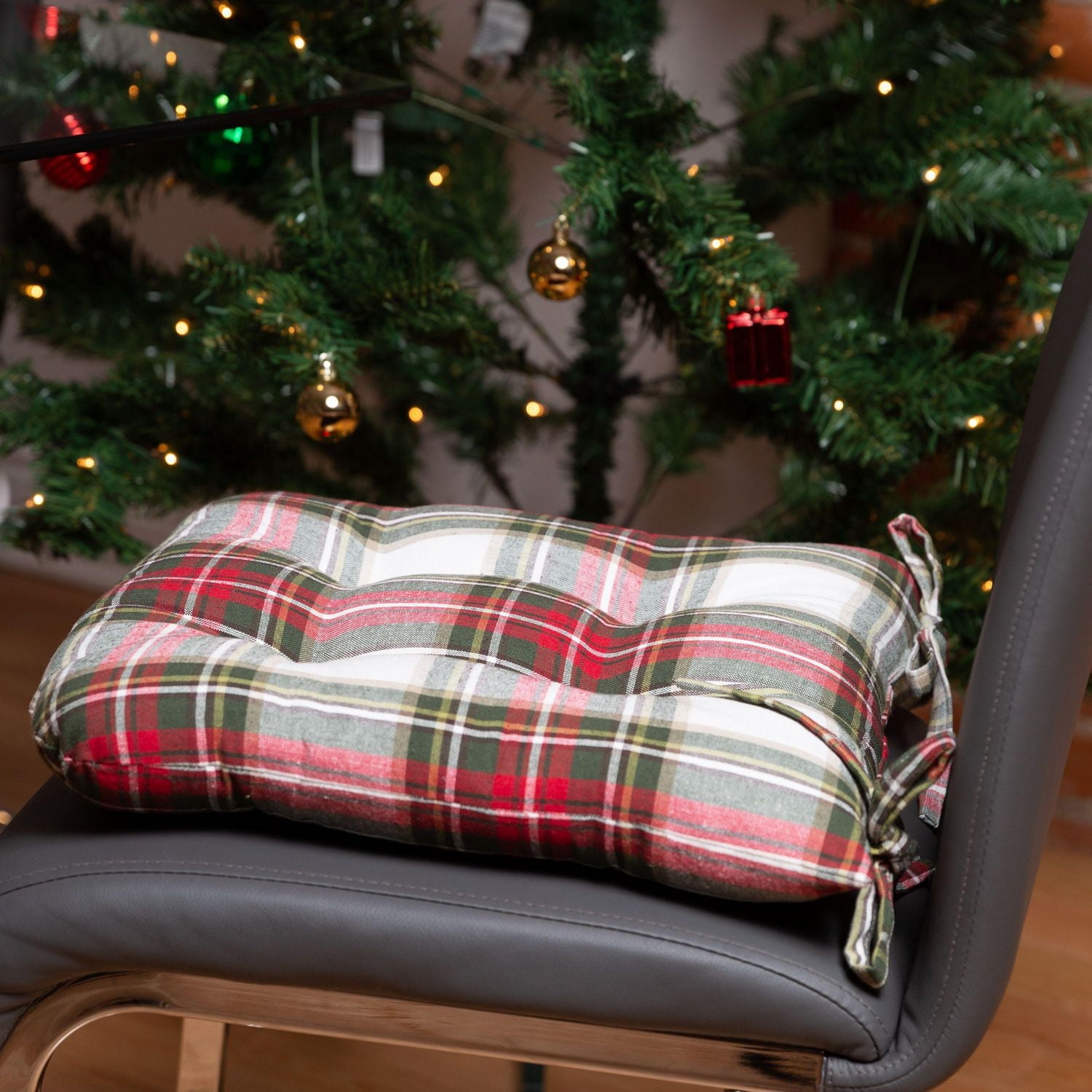 Celebration Plaid 16" Chair Pad 100% Tufted Cotton Cover