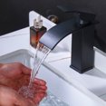 thumbnail image 4 of Grifo monomando para lavabo en cascada Grifo para lavabo de agua fría y caliente (negro) TUNC  Sencillez, 4 of 5