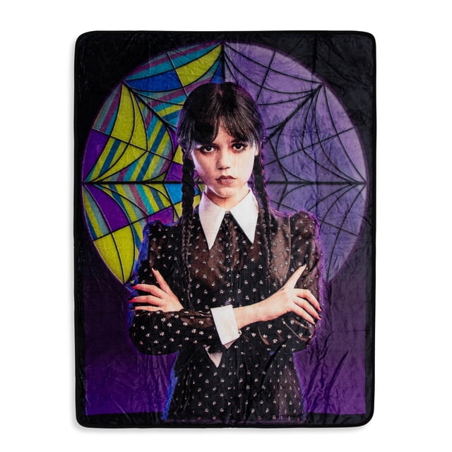 Manta plateada Buffalo Addams Family Wednesday, 114 x 152 cm