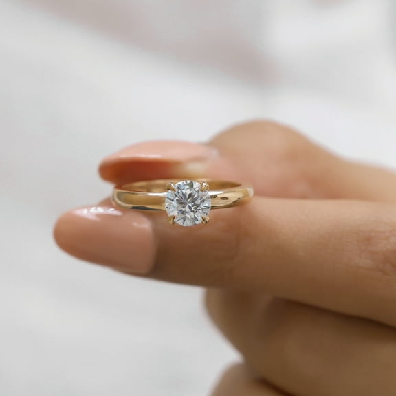 VINSON 1 Ct Round Moissanite Ring - Solitaire Engagement Ring - Christmas Gift Ring for Women