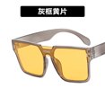thumbnail image 1 of Versión coreana de gafas de sol personalizadas de una sola pieza para mujer con montura grande, cara grande, gafas de sol amarillas finas, gafas de moda para hombre súper geniales a prueba de viento ShuxiuWang 9024735116400, 1 of 2