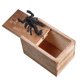 thumbnail image 5 of Caja de broma sorpresa de madera, caja de regalo de dinero de Halloween, broma de Navidad, juguete falso de goma para saltar, insecto al azar Inevent FN2300-01, 5 of 7