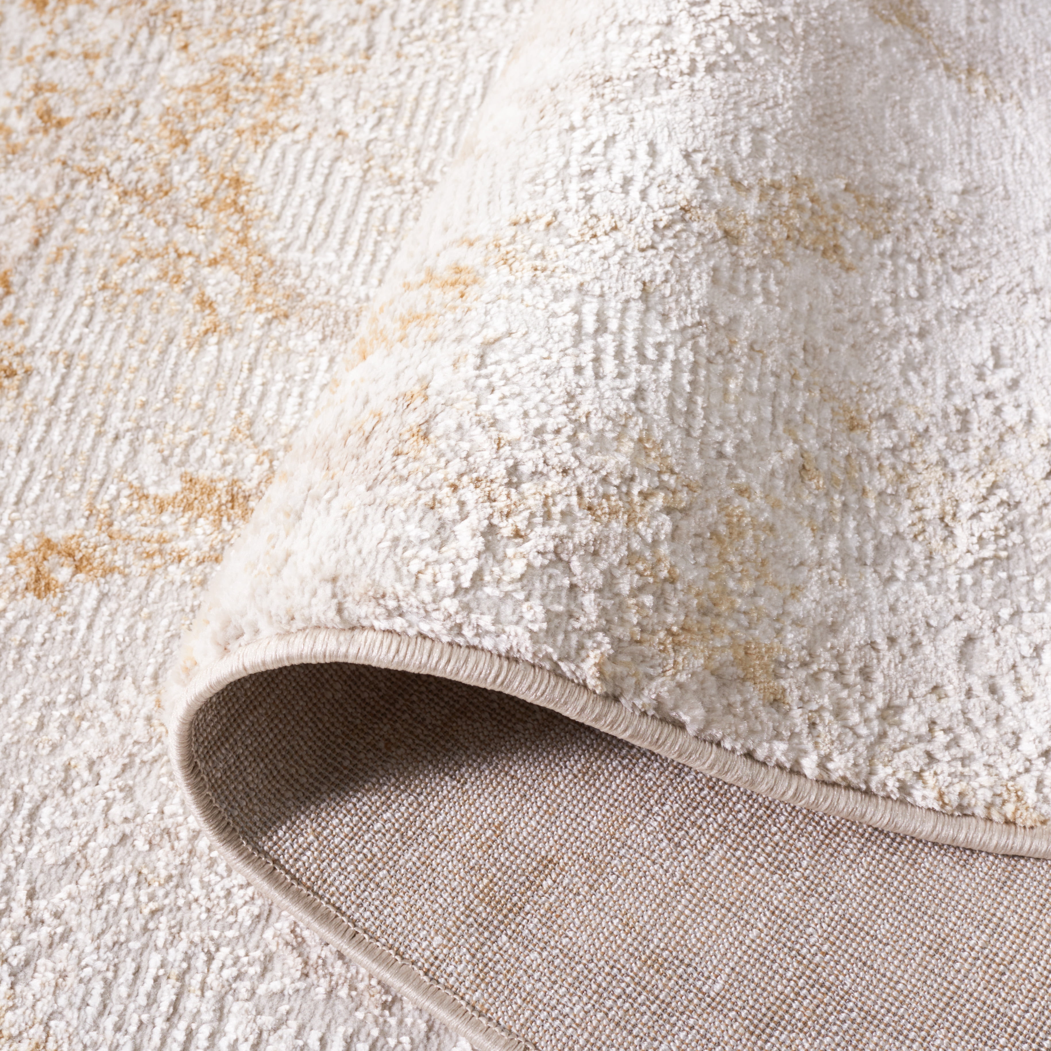 SAFAVIEH Meadow Doncho Diamond Area Rug, Ivory/Gold, 4' x 6'