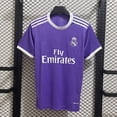 thumbnail image 1 of Camiseta Clásica De Manga Corta Morada De Visitante Del Real Madrid De La Temporada 1617XXL, 1 of 2