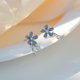 thumbnail image 3 of Pendientes de flor de margarita azul TUNC Sencillez, 3 of 5