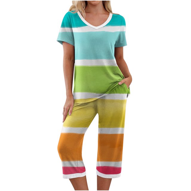 Qucoqpe - Conjuntos de pijama cómodos para mujer, con cuello en V y manga corta, pantalones anchos con estampado de rayas, estilo capri holgado