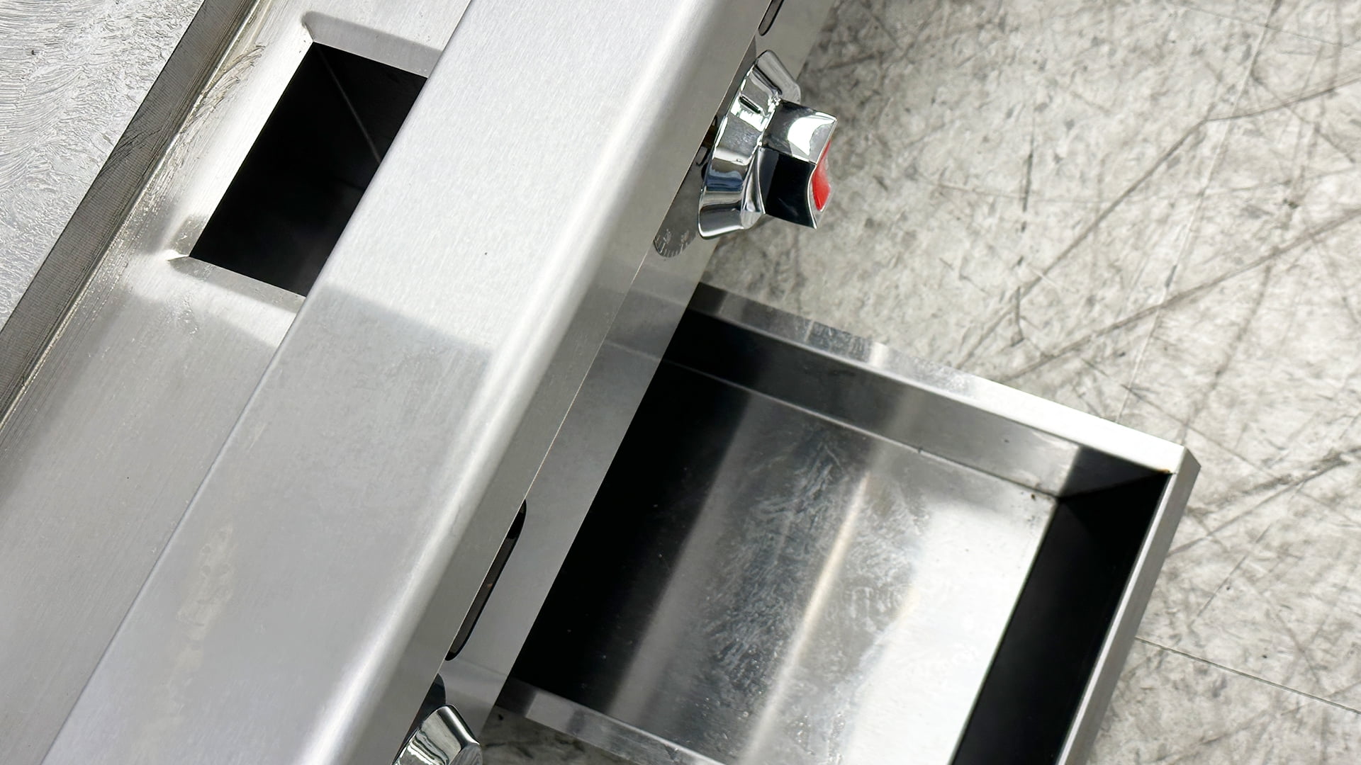 60 in. Commercial Five Burner Thermostat Stainless Steel Griddle 150,000BTU Countertop Flat Top Grill Natural Gas