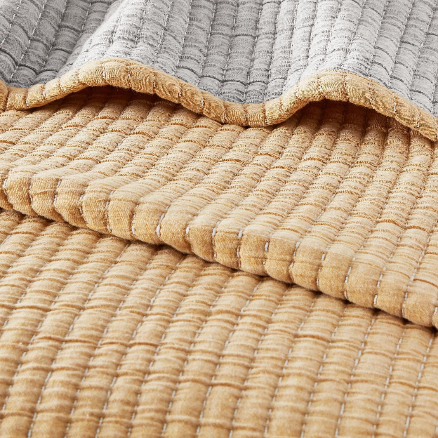 Couette matelassée Mainstays Garment Wash pour adulte, jaune, lit double queen size, 1 pièce