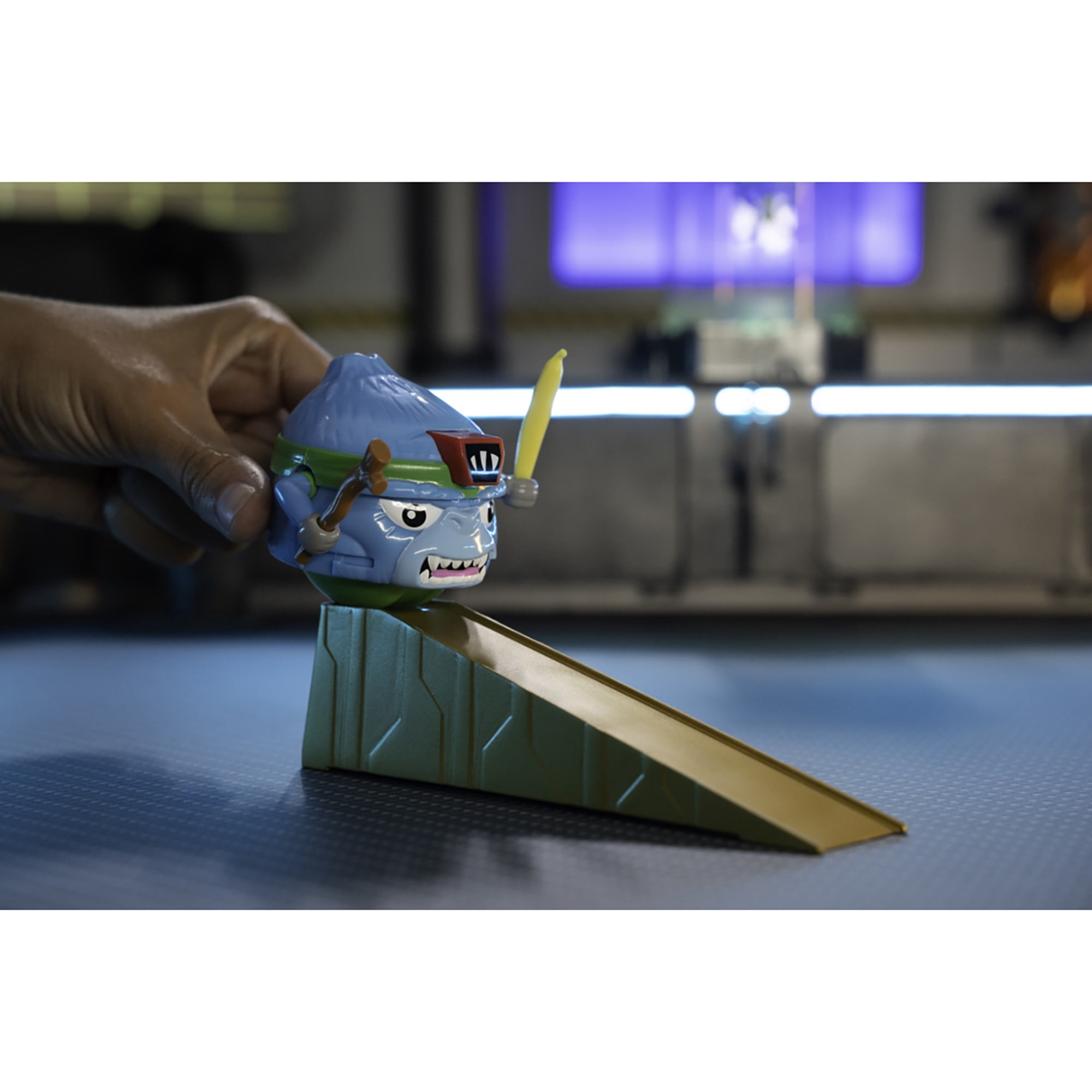 Battle Ballz: Training Pack - Bruiser - Weapon Wielding Toy Gorilla, Rolling Colorful Ball Character, Training Ramp, Blow Your Lid Button, Kids 3+