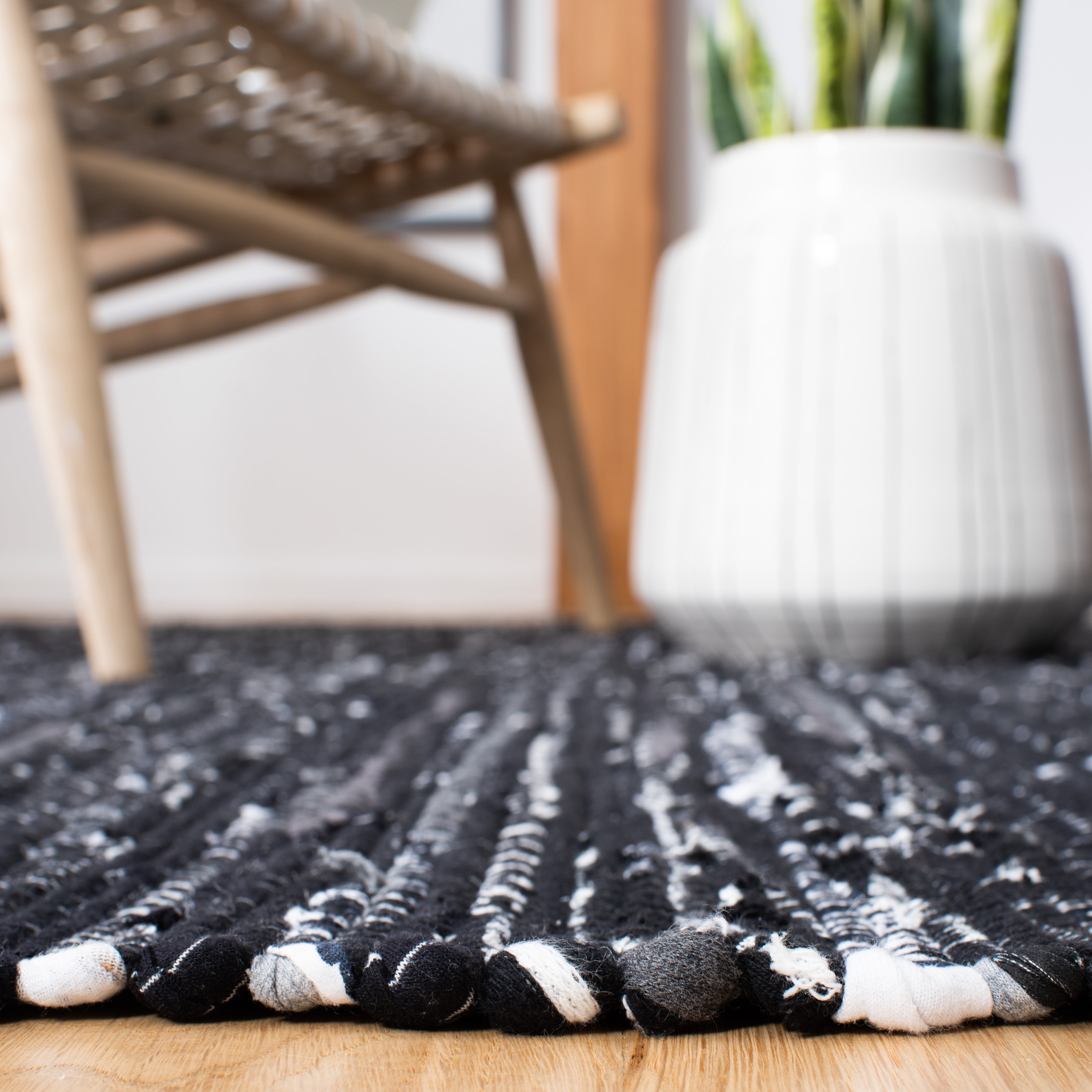 SAFAVIEH Rag Robynne Striped Cotton Area Rug, Black, 4' x 6'