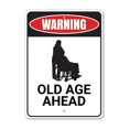 thumbnail image 1 of Letrero de metal con texto en inglés "Old Age Ahead" (A la edad de jubilación), humor para abuelos, abuelo y abuela. Tamaño: 8 x 12 pulgadas, 1 of 4
